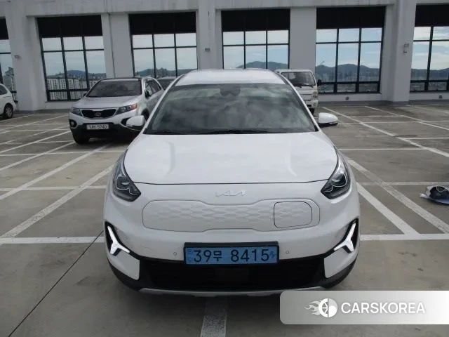 Kia Niro Plus 2023 Белый из Кореи