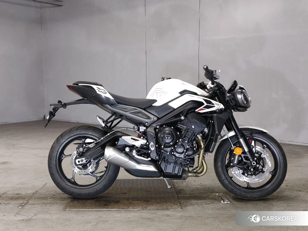 Проданный Triumph STREET TRIPLE R 2024 из Японии