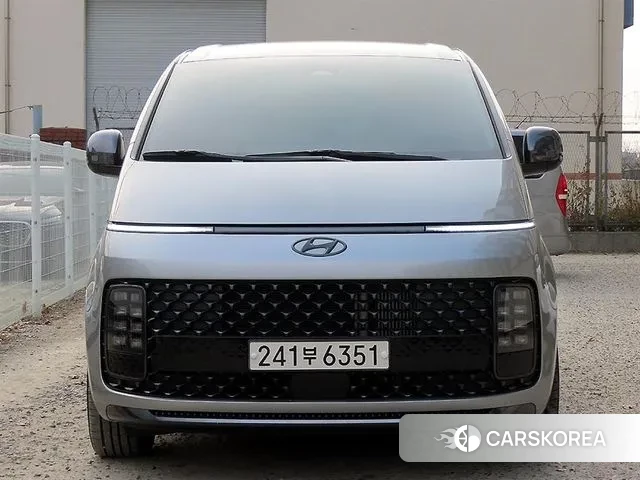 Hyundai Staria 2022 Серебристо-серый из Кореи