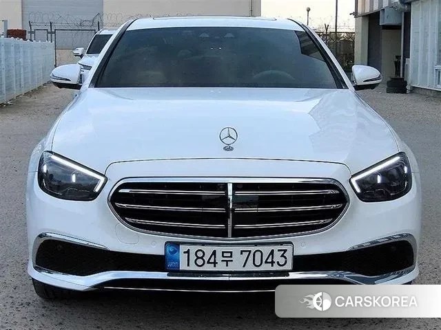 Mercedes-Benz E-Class W213 2023 Белый из Кореи