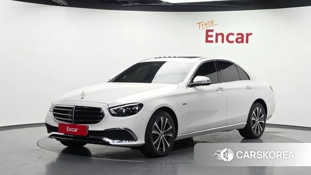 Mercedes-Benz E-Class W213 2021 Белый из Кореи