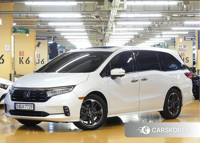 Honda Odyssey 2021 Белый из Кореи