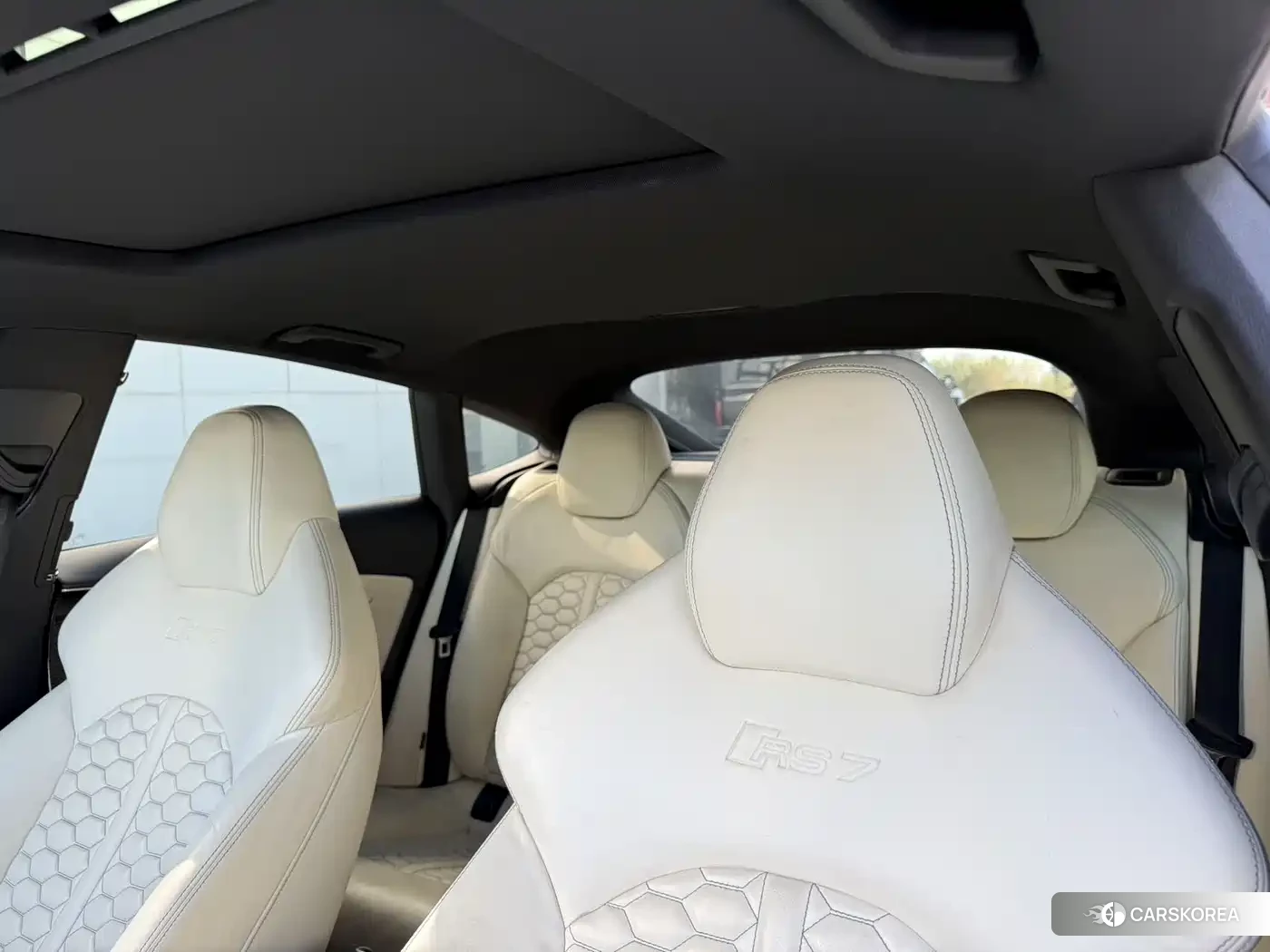 Audi RS 7 2019 Белый из Китая