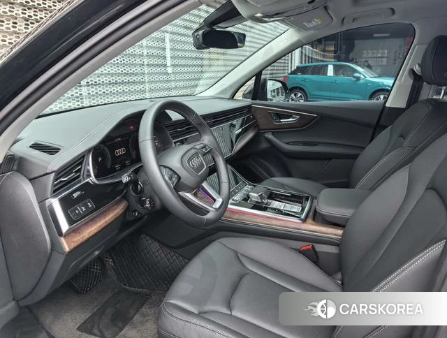 Audi Q7 2025 Черный из Китая