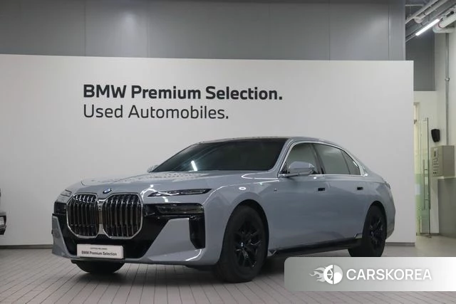 BMW 7 Series (G70) 2023 Небесно-голубой из Кореи