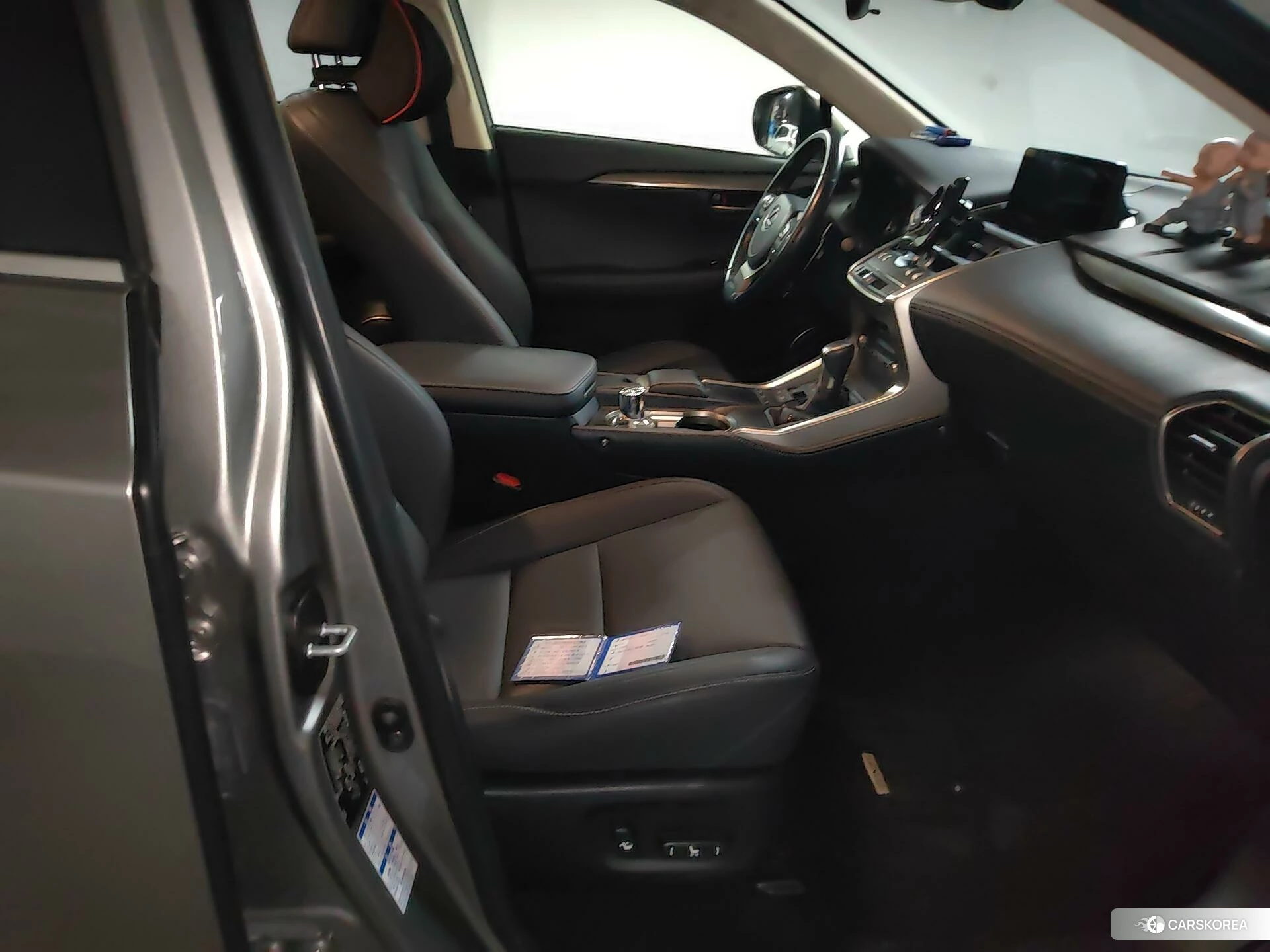 Lexus NX 2019 Серебристо-серый из Китая