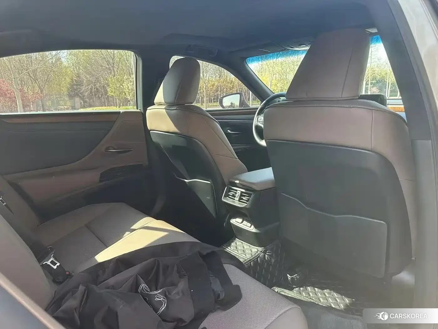 Lexus ES 2024 Champagne/brown из Китая