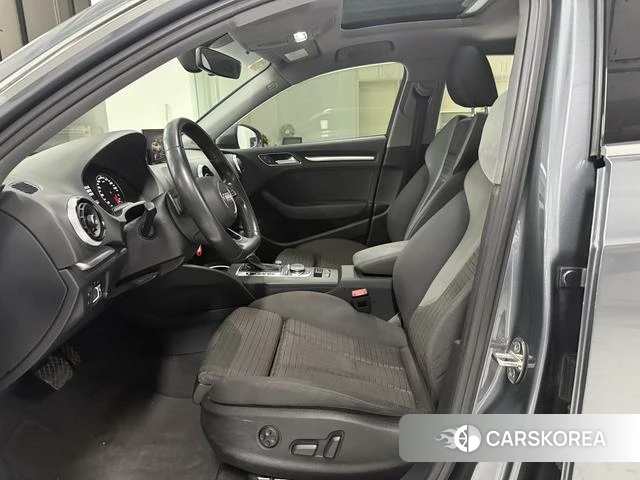 Audi A3 2018 Темно-серый из Китая