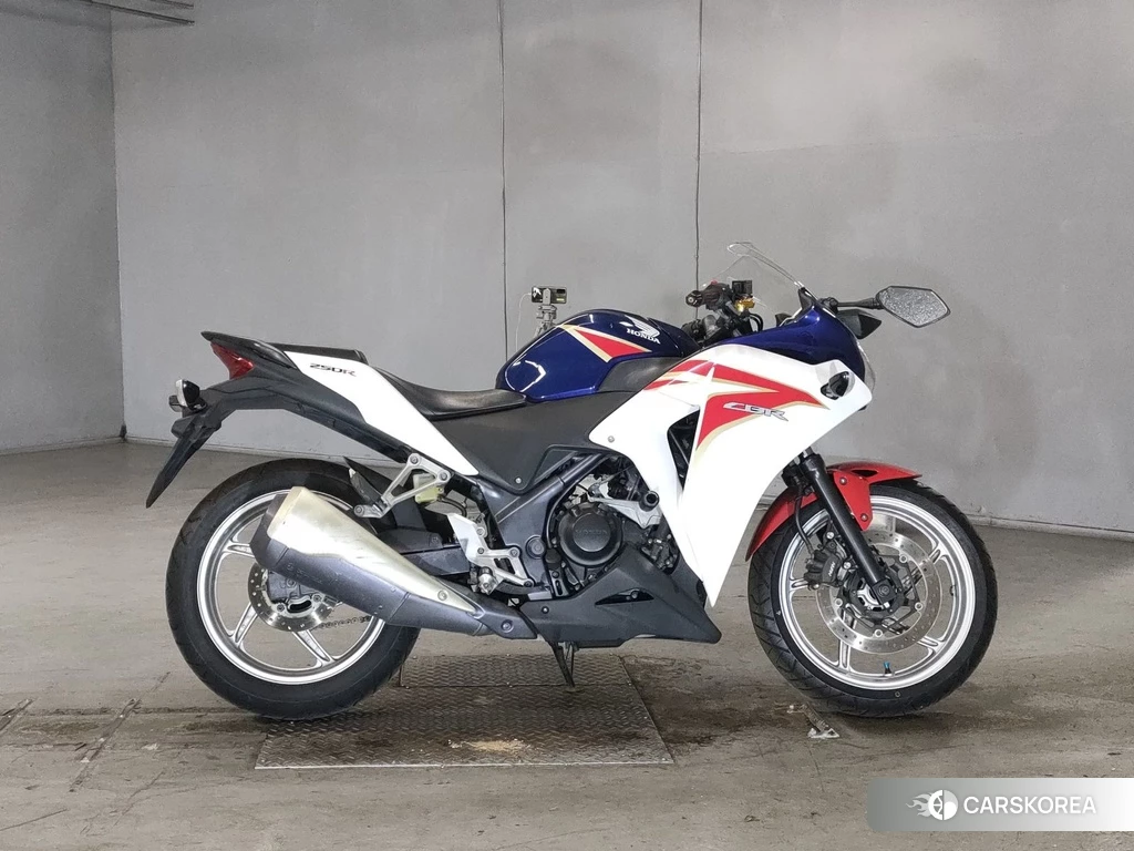 Проданный Honda CBR250R id 4076025 из Японии