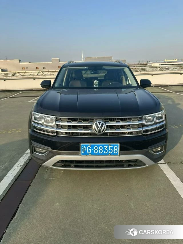 Volkswagen Tourang 2018 Черный из Китая