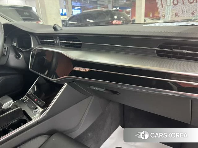 Audi A6L 2021 Черный из Китая