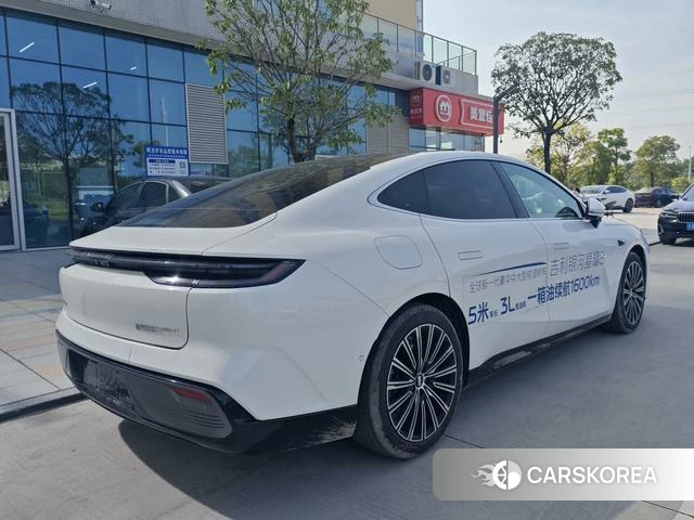 Geely Galaxy Galaxy Sparkle 8 PHEV 2025 Белый из Китая