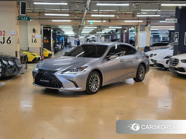 Lexus ES300h 7th generation 2021 Серебряный из Кореи