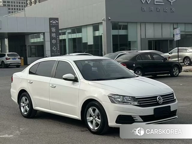 Volkswagen Lavida 2023 Белый из Китая