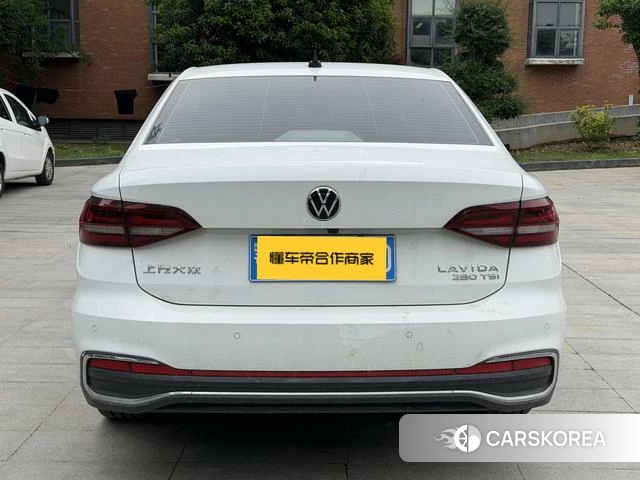 Volkswagen Lavida 2022 Белый из Китая