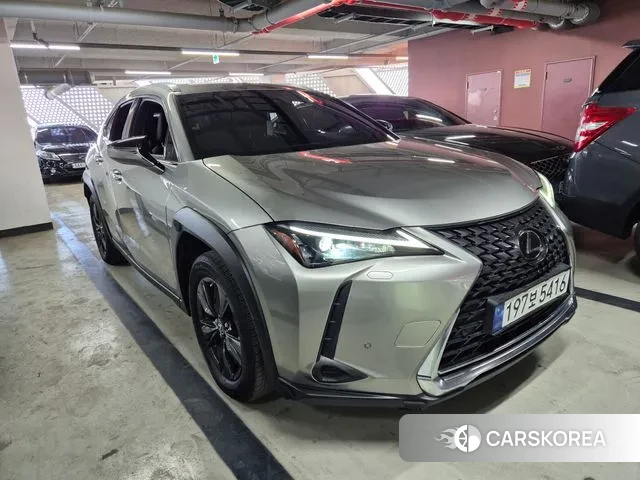 Lexus UX250h 2023 Серебряный из Кореи