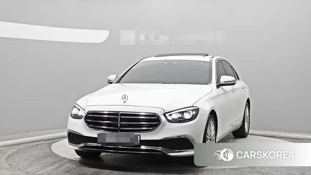 Mercedes-Benz E-Class W213 2021 Белый из Кореи