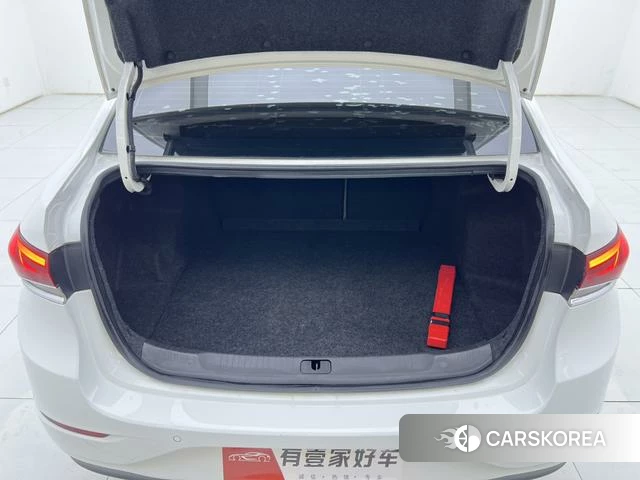 Buick Yinglang 2019 Белый из Китая