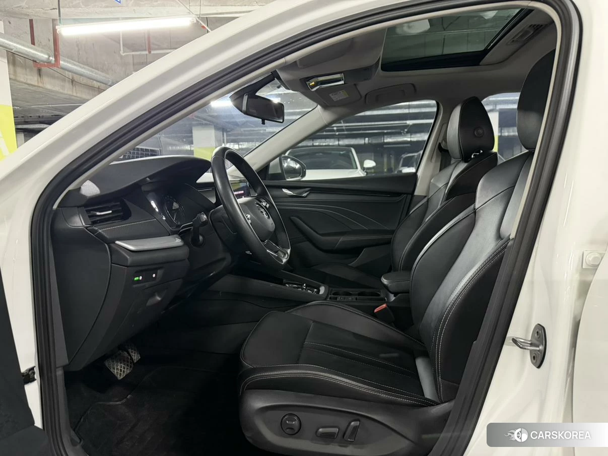 Skoda Octavia 2021 Белый из Китая