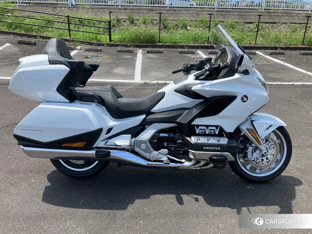 Проданный Honda GL1800 TOUR DCT 2024 из Японии