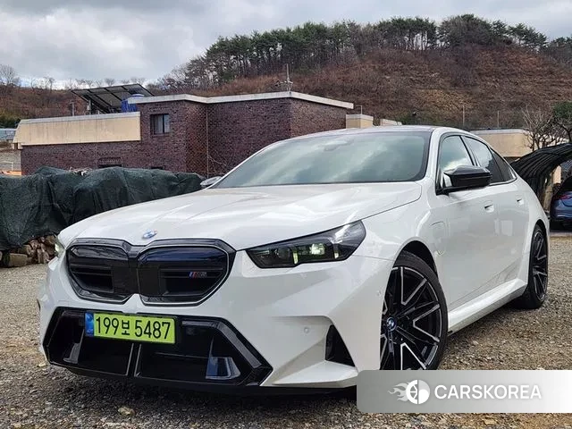 BMW M5 (G90) 2025 Белый из Кореи