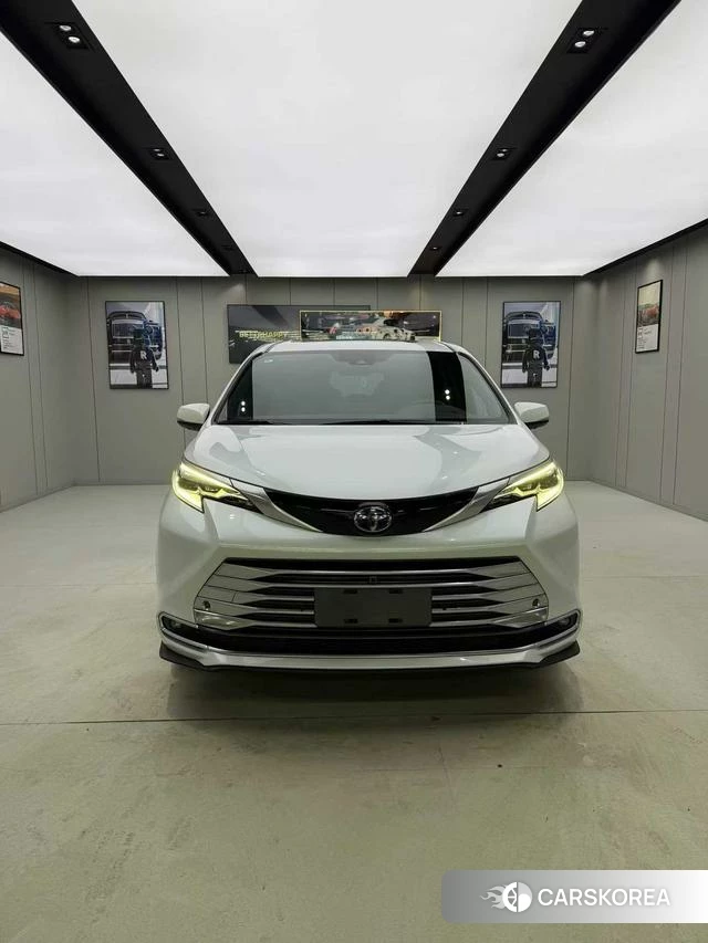 Toyota Saina 2022 Белый из Китая