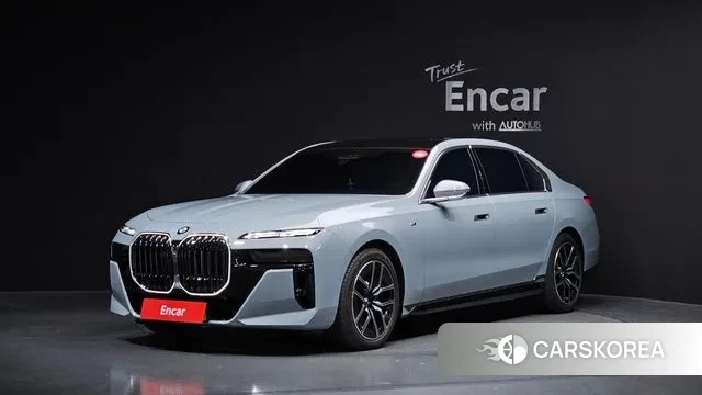 BMW 7 Series (G70) 2025 Светло-серебряный цвет из Кореи