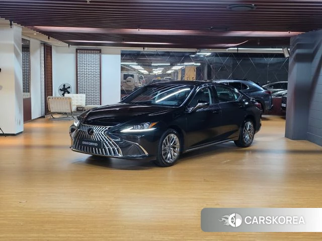 Lexus ES300h 7th generation 2025 Черный из Кореи