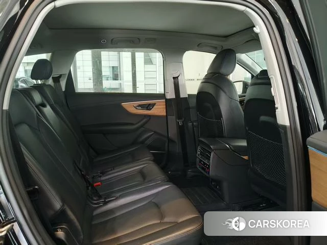 Audi Q7 2023 Черный из Китая