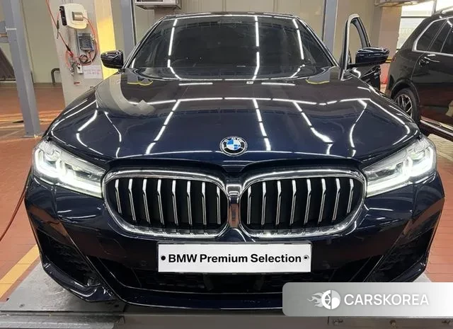 BMW 5 Series (G30) 2022 Черный двухцветный из Кореи