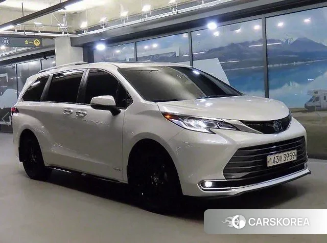 Toyota Sienna 4th Generation 2021 Белый из Кореи