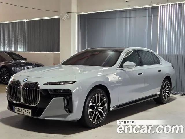 BMW 7 Series (G70) 2024 Серебристо-серый из Кореи
