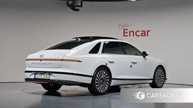 Hyundai Grandeur Hybrid (GN7) 2023 Белый из Кореи