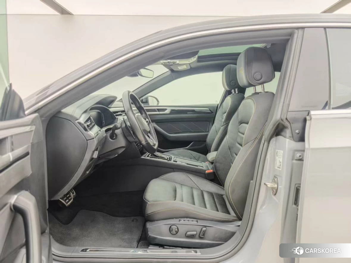 Volkswagen CC 2022 Серебристо-серый из Китая
