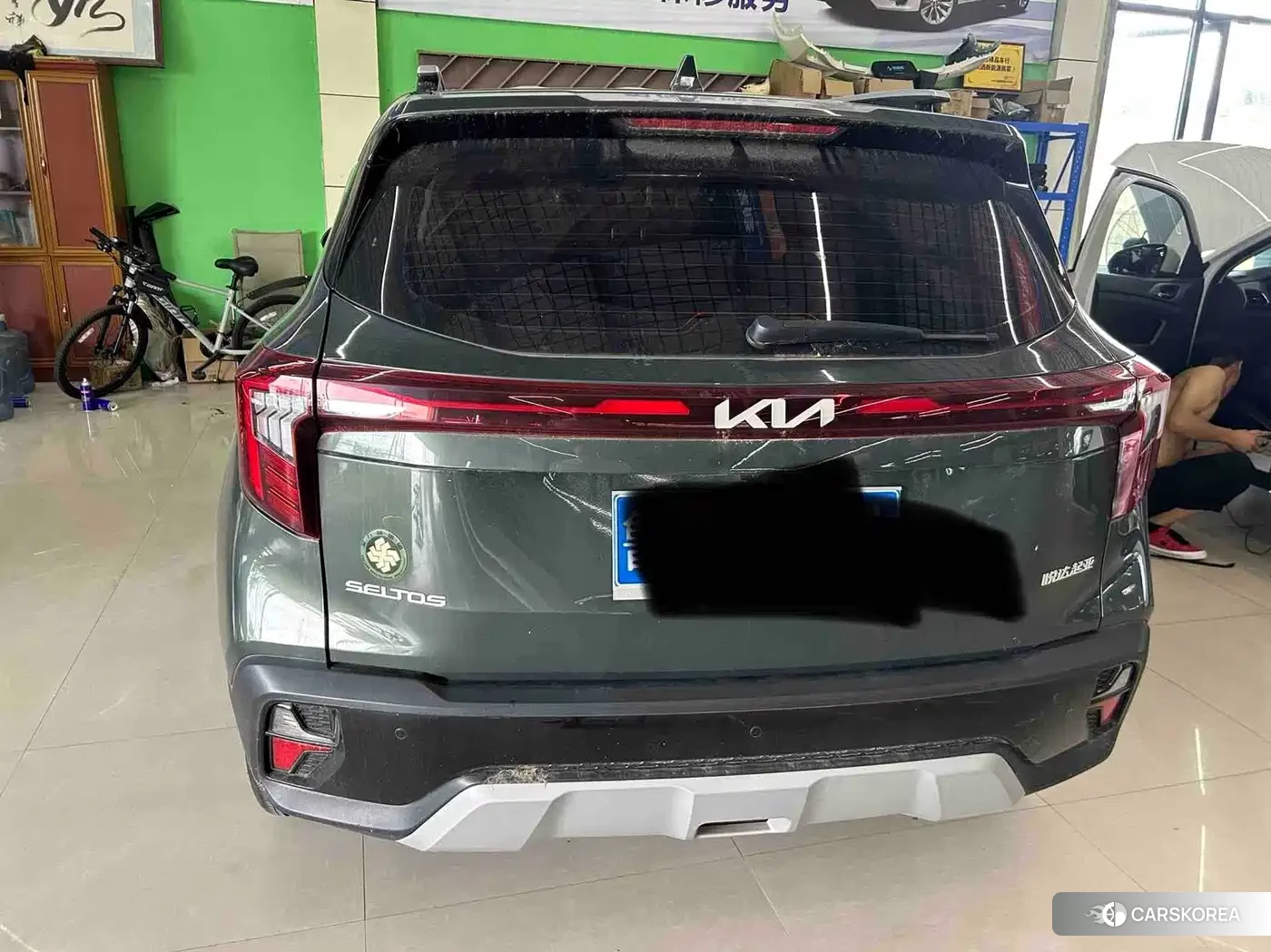 Kia Seltos 2023 Зеленый из Китая