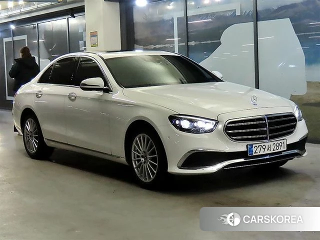 Mercedes-Benz E-Class W213 2022 Белый из Кореи