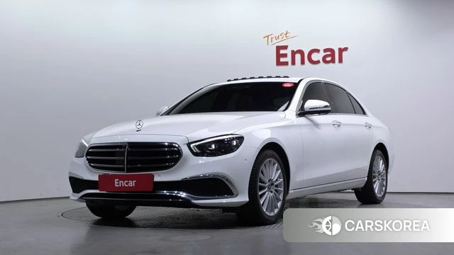 Mercedes-Benz E-Class W213 2023 Белый из Кореи