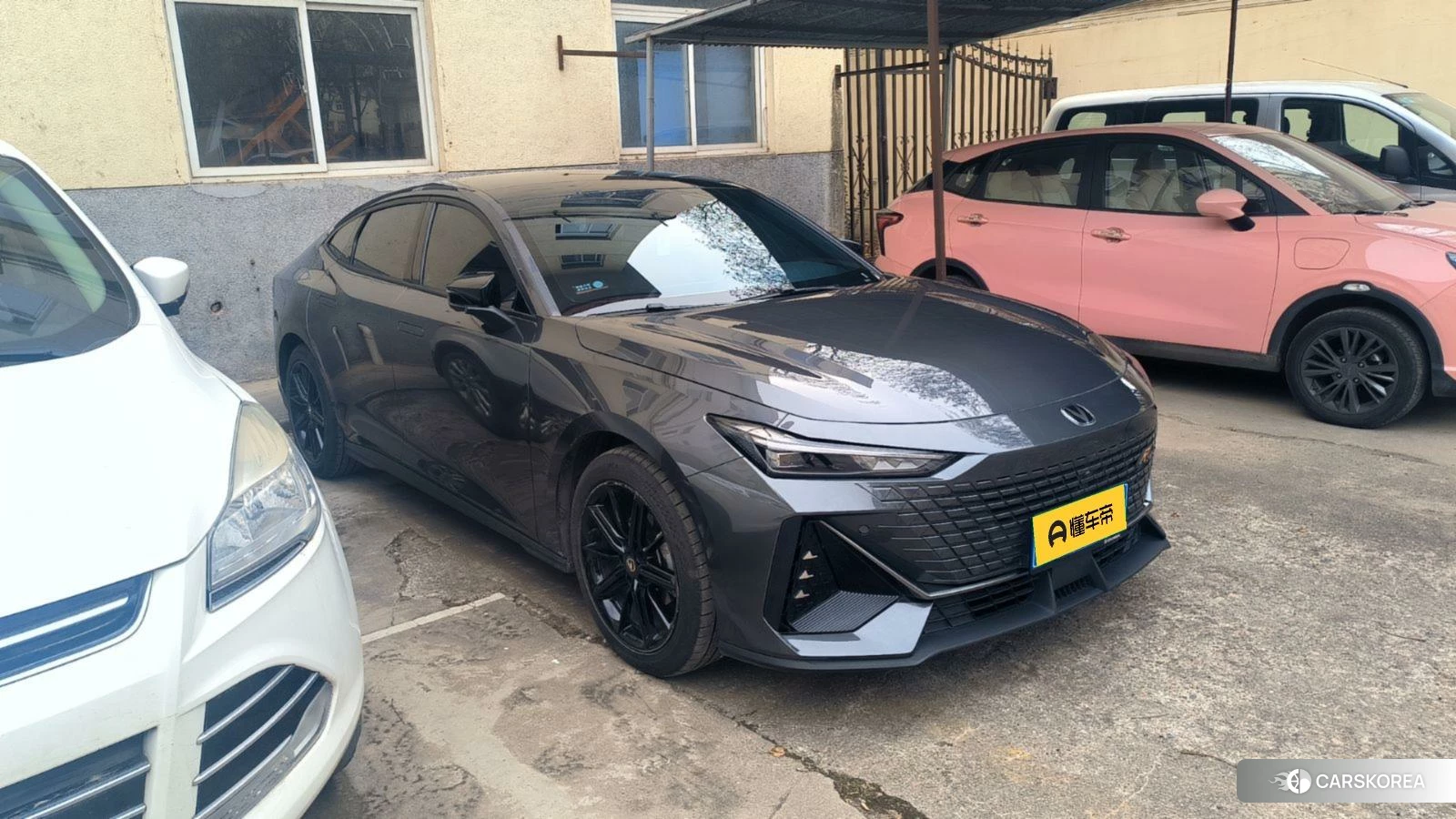 Chang'an UNI-V 2023 Темно-серый из Китая