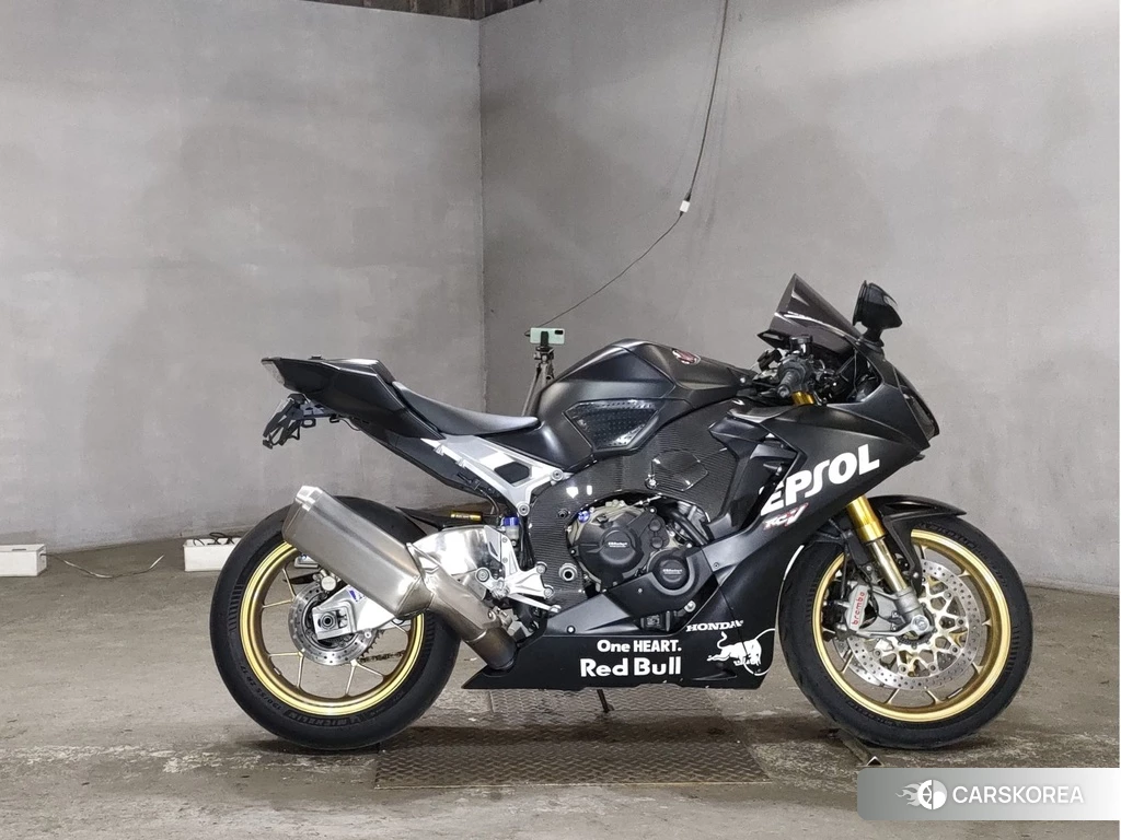 Проданный Honda CBR1000RR 2017 из Японии