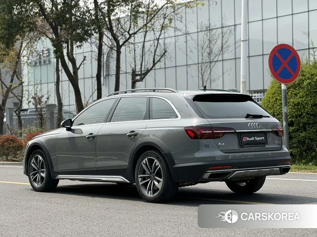 Audi A4 (import) 2021 Серебристо-серый из Китая