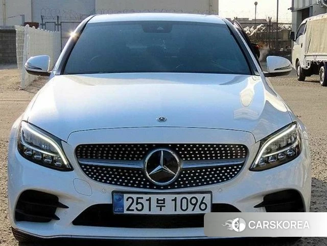 Mercedes-Benz C-Class W205 2019 Белый из Кореи