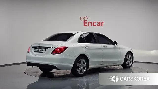 Mercedes-Benz C-Class W205 2018 Белый из Кореи