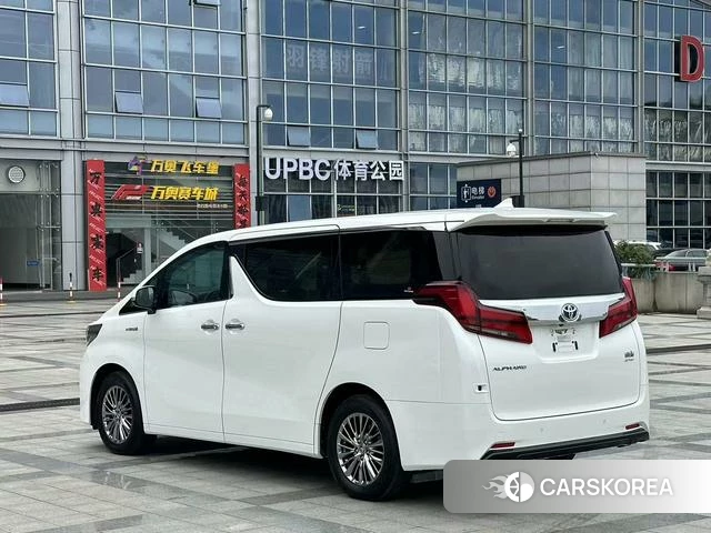 Toyota Elfa 2022 Белый из Китая