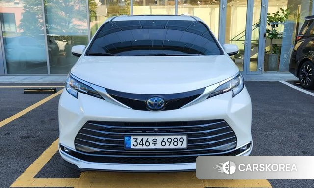 Toyota Sienna 4th Generation 2021 Белый из Кореи