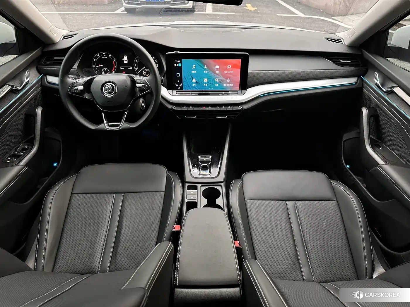 Skoda Octavia 2023 Белый из Китая