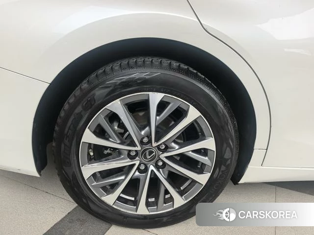 Lexus ES 2022 Белый из Китая