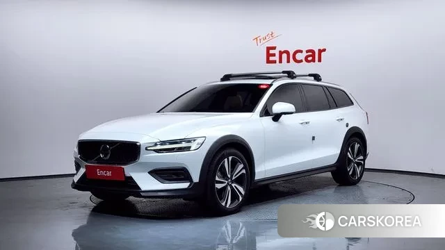 Volvo V60 Cross-Country 2nd Generation 2019 Белый из Кореи
