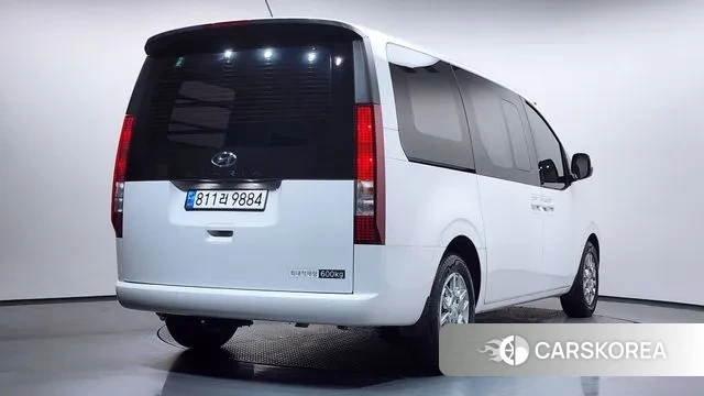 Hyundai Staria 2023 Белый из Кореи