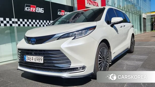 Toyota Sienna 4th Generation 2021 Белый из Кореи