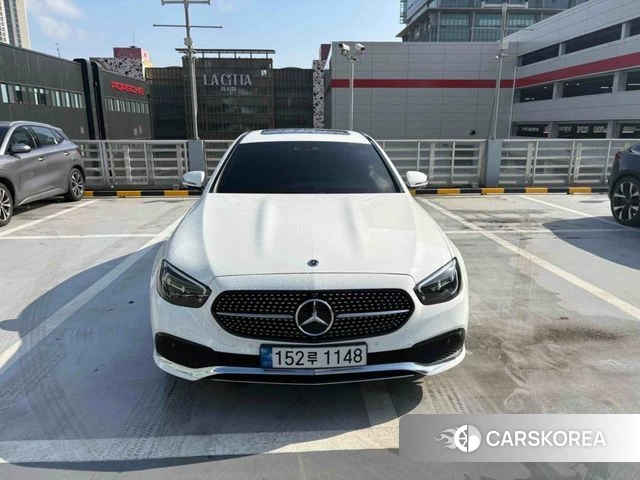 Mercedes-Benz E-Class W213 2022 Белый из Кореи